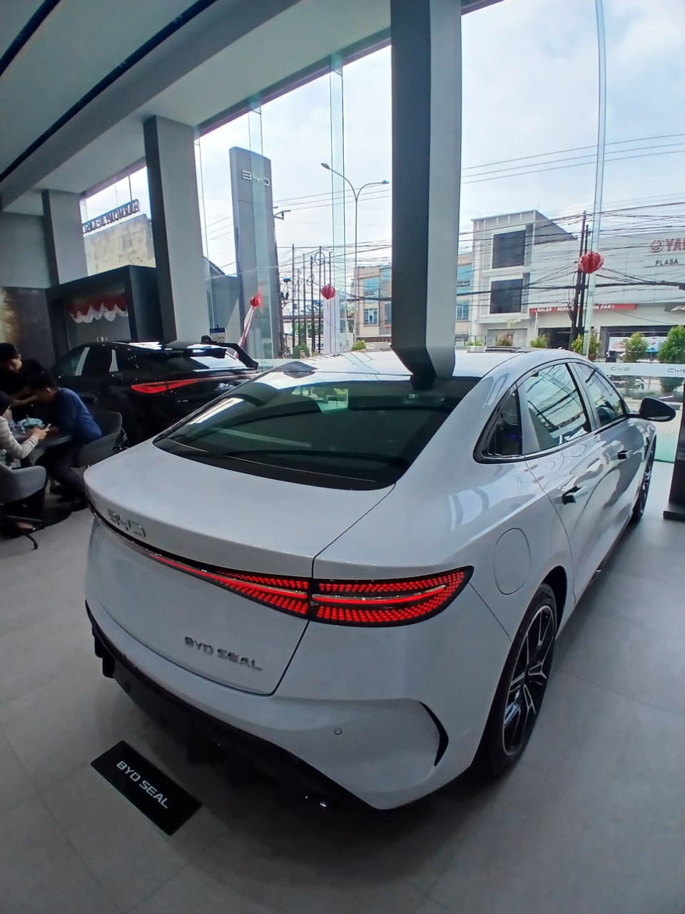 Galeri BYD Karawang 5