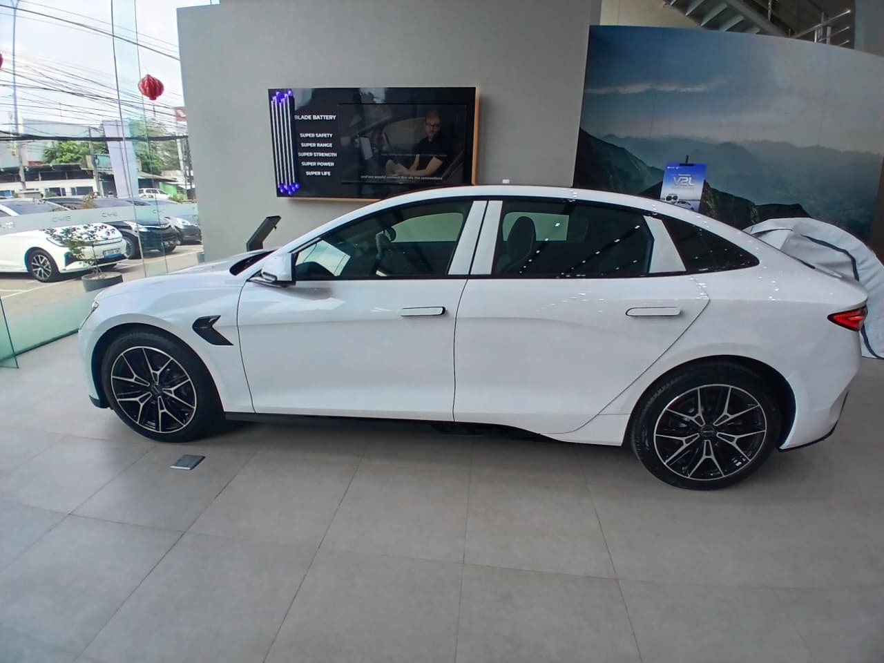 Galeri BYD Karawang 6